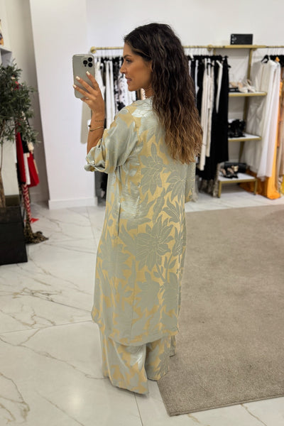 Kimono Swallow